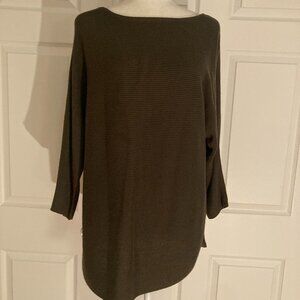 CLEARANCE 2/$10 or 3/$14 H&M Dolman Sweater in Hunter Forest Green
